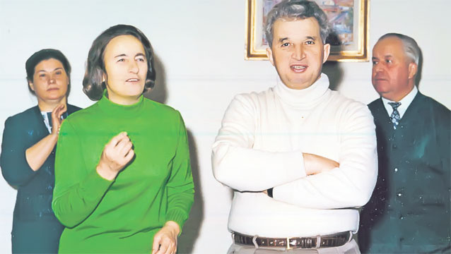 În spatele cuplului Ceauşescu, mereu slugarnic, cuplul Bobu