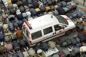 politie şi islam